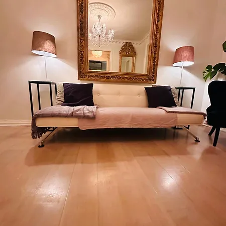 The Belle Epoque Botanisk Apartment *