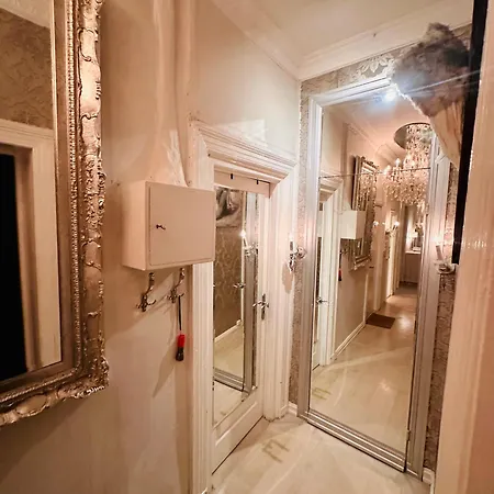 The Belle Epoque Botanisk Apartment